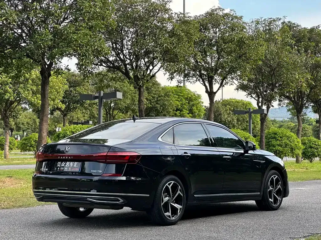 Volkswagen Passat — фото 10