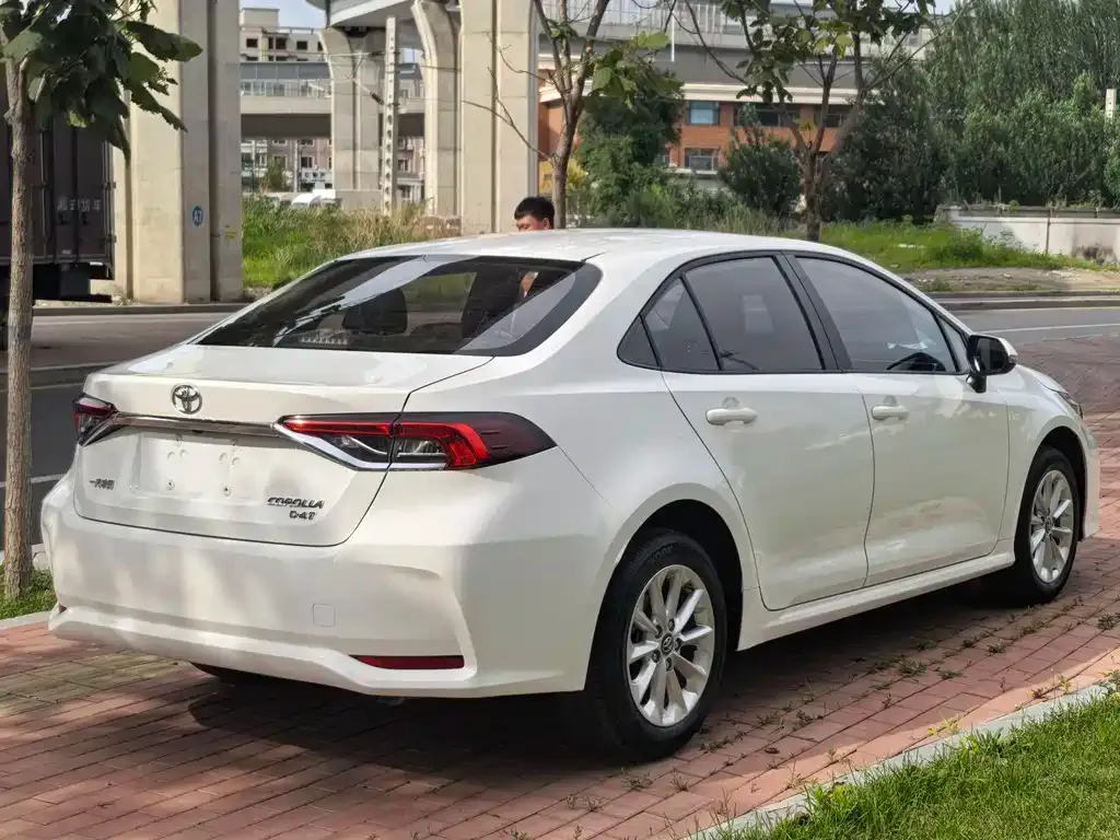 Toyota Corolla — фото 5