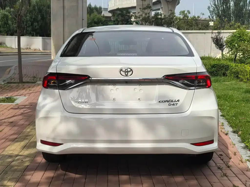 Toyota Corolla — фото 4