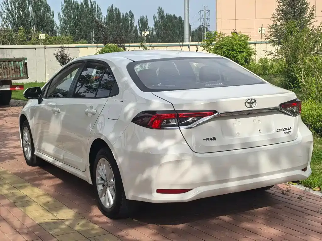 Toyota Corolla — фото 9