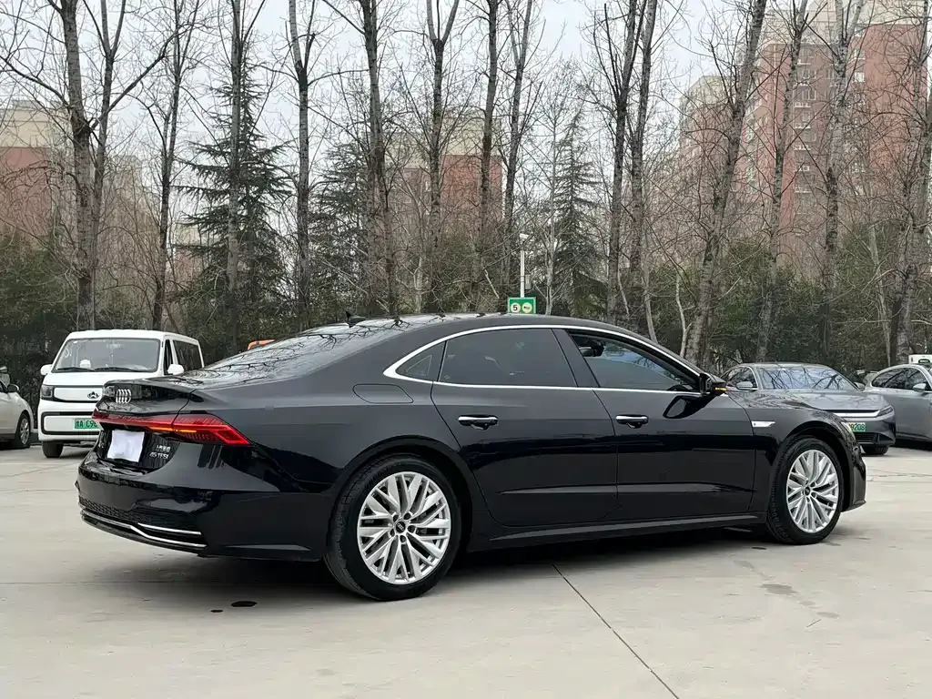 Audi A7L — фото 9