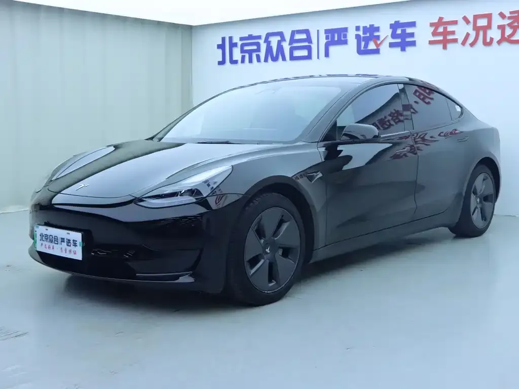 Tesla Model 3 — фото 1