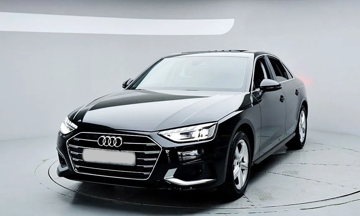 Audi A4 — фото 1