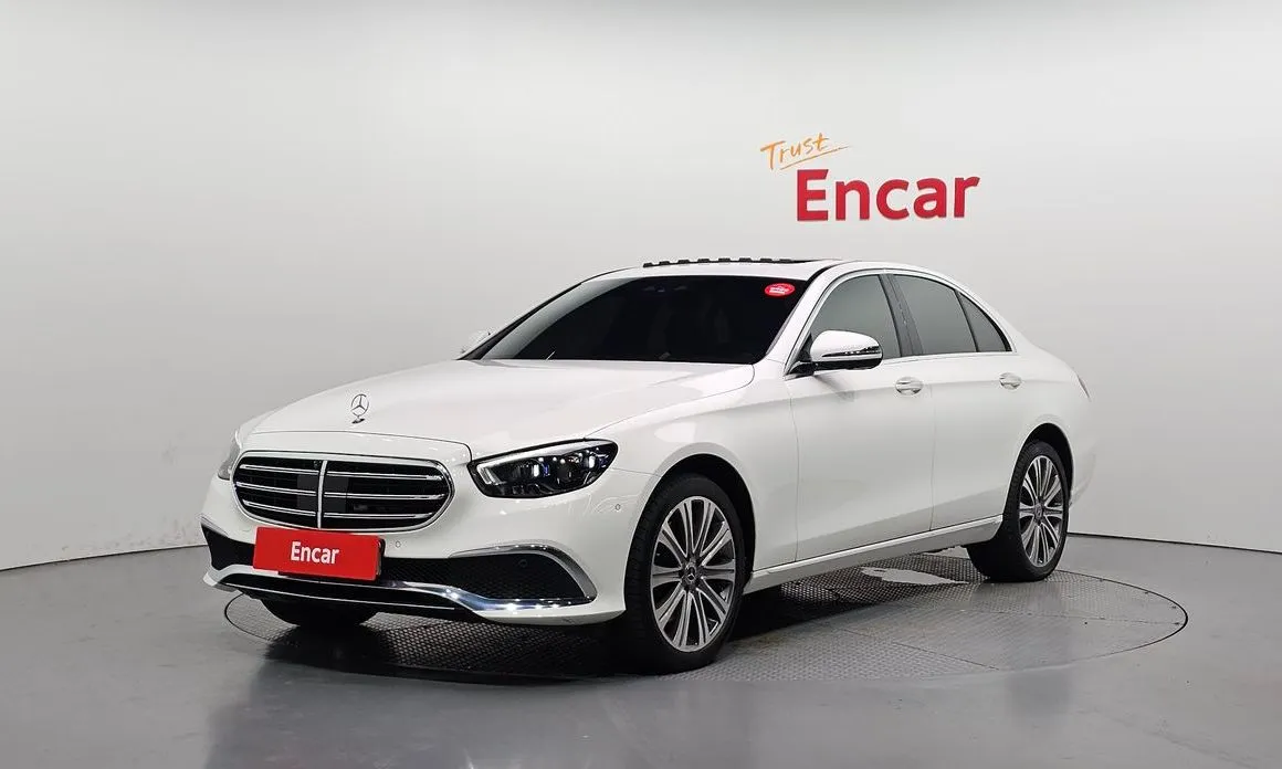 Mercedes-Benz E-Class — фото 1