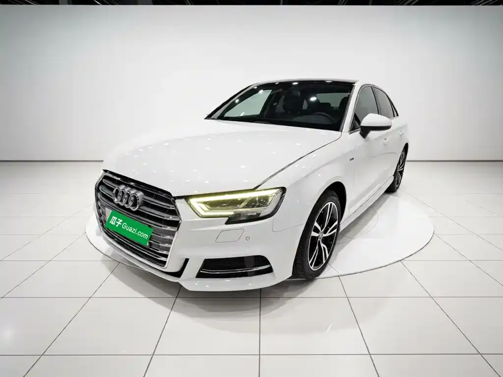 Audi A3 — фото 1
