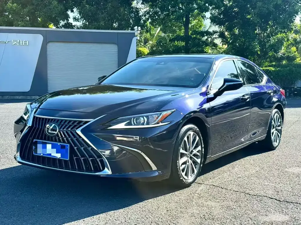 Lexus ES — фото 1