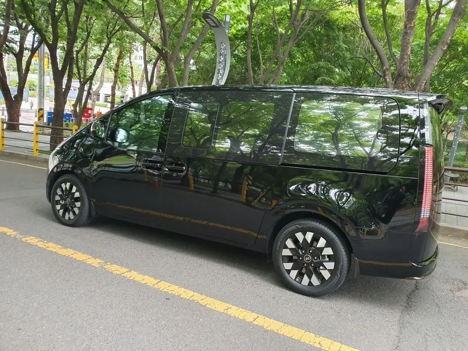 Hyundai Staria — фото 1