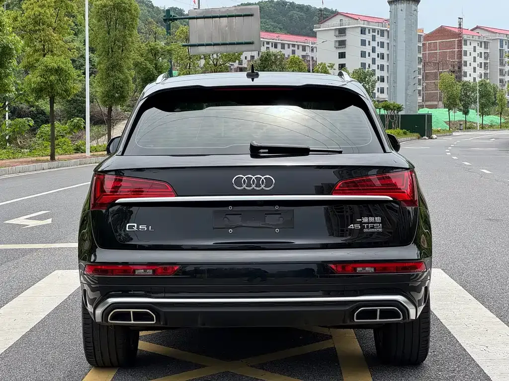 Audi Q5L — фото 8
