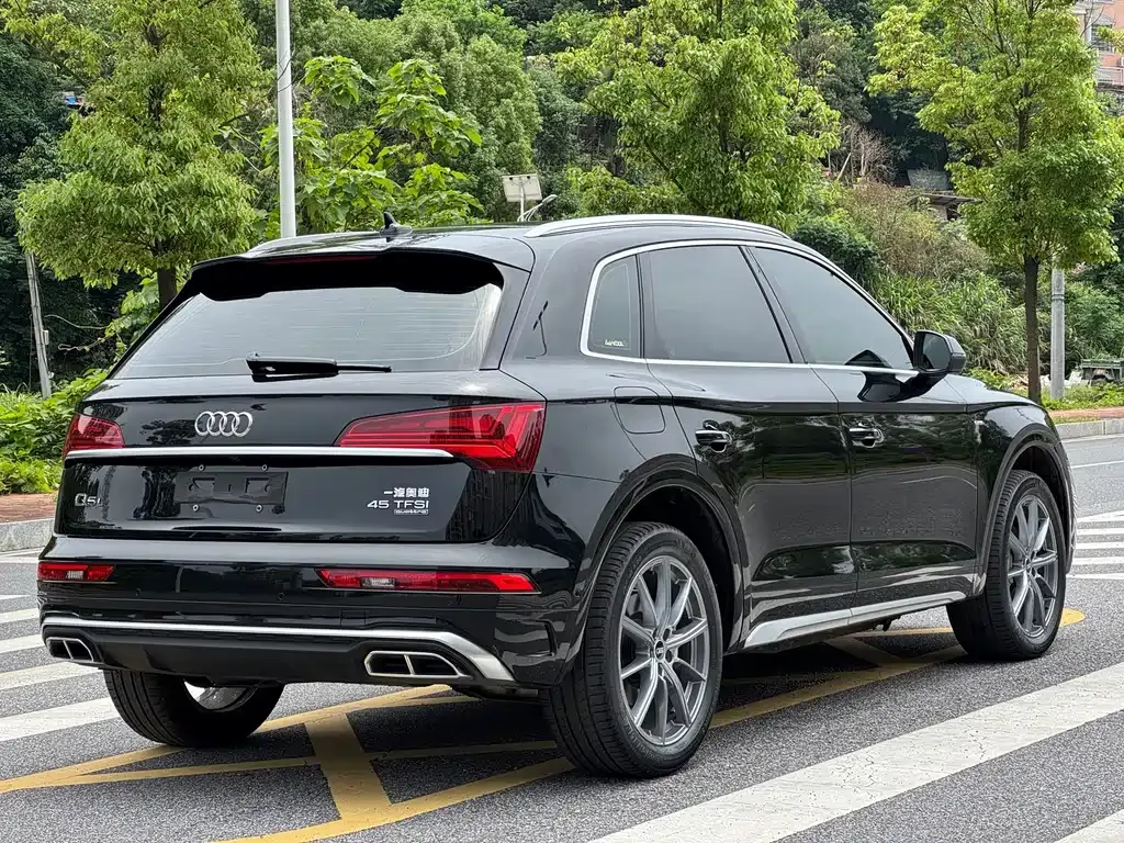 Audi Q5L — фото 5