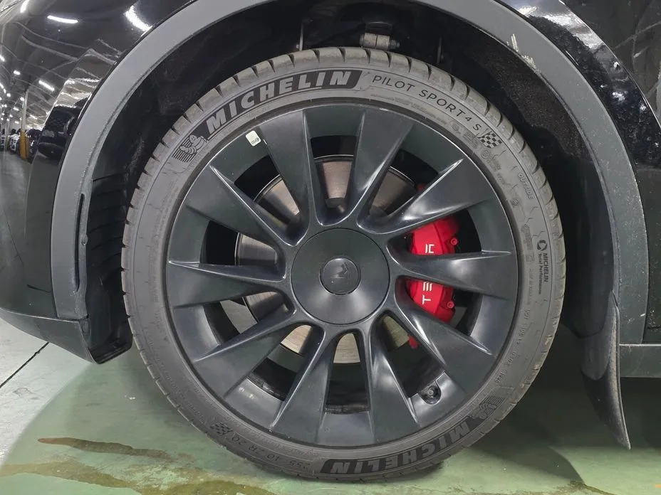 Tesla Model Y — фото 7