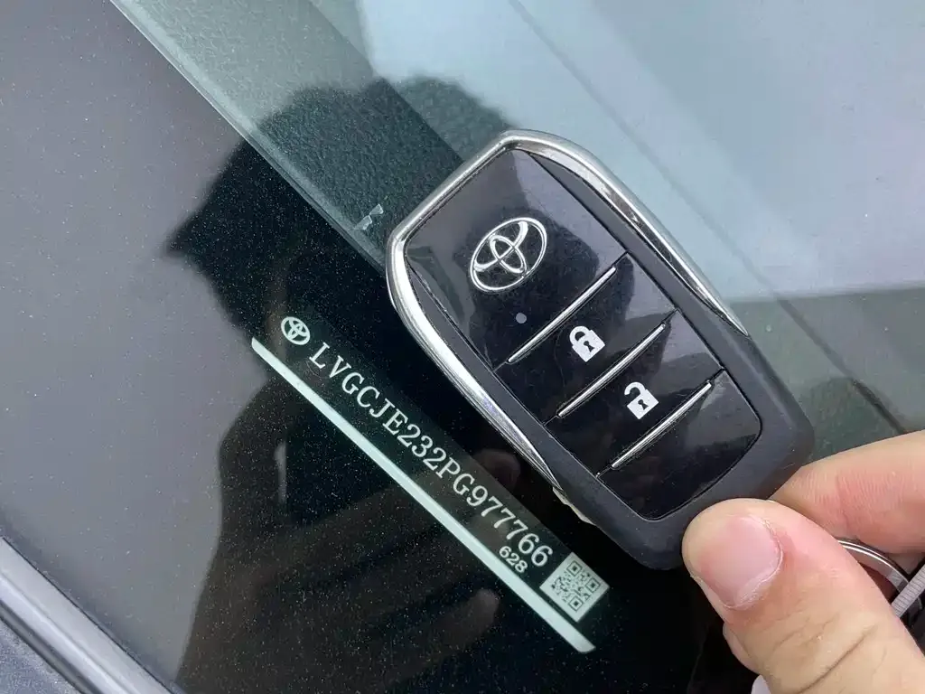 Toyota Yaris L — фото 10