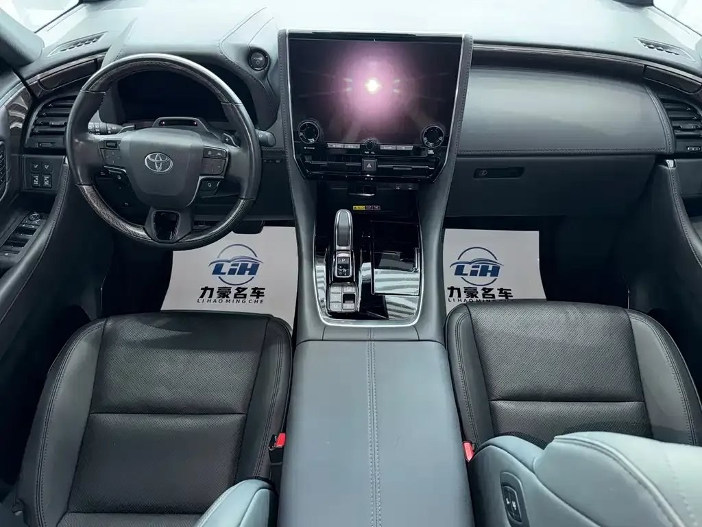 Toyota Alphard — фото 9