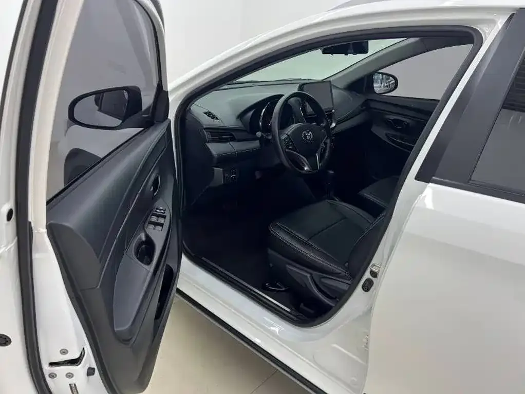 Toyota Yaris L — фото 6
