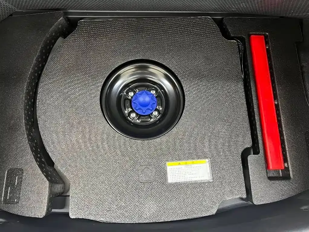 Toyota Yaris L — фото 8