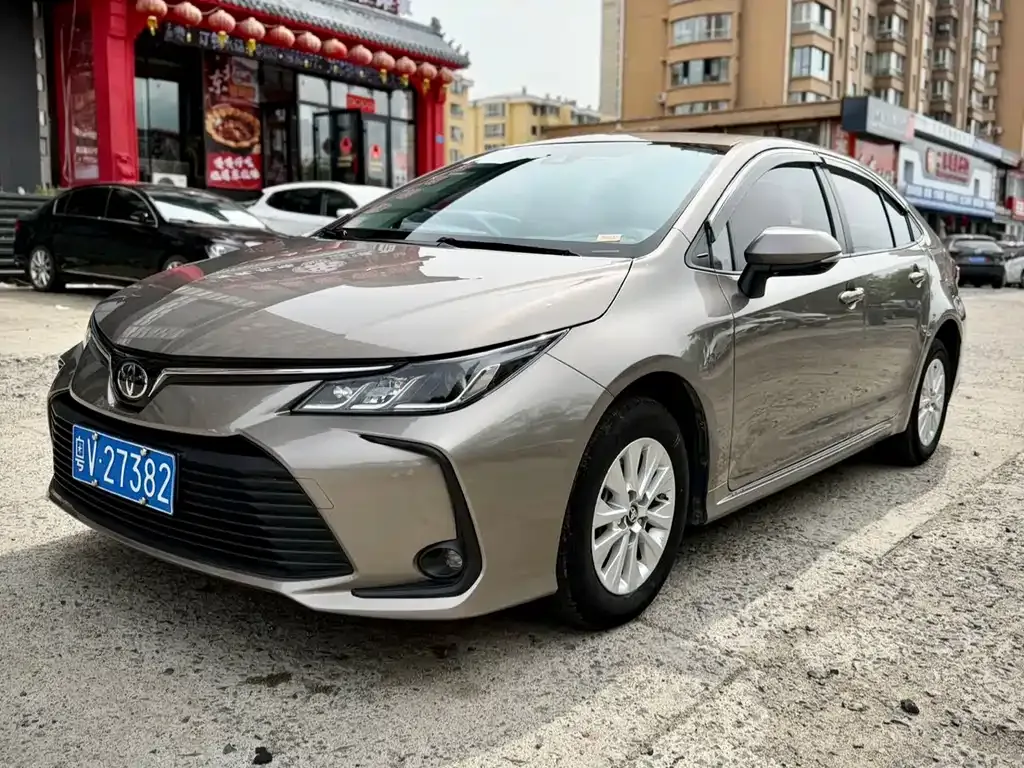 Toyota Corolla — фото 1