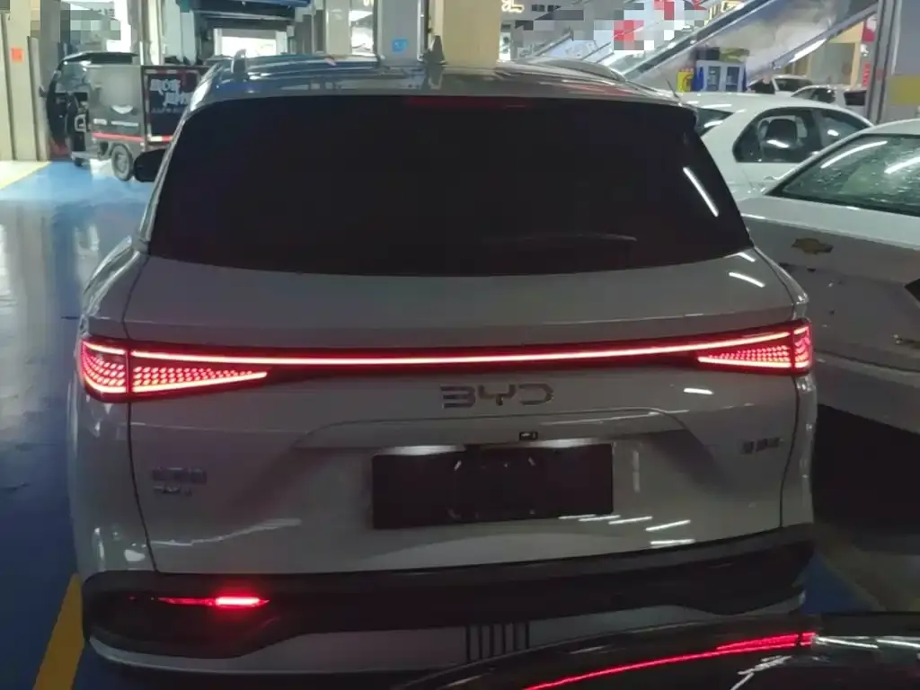 BYD Seal 05 DM-i — фото 9