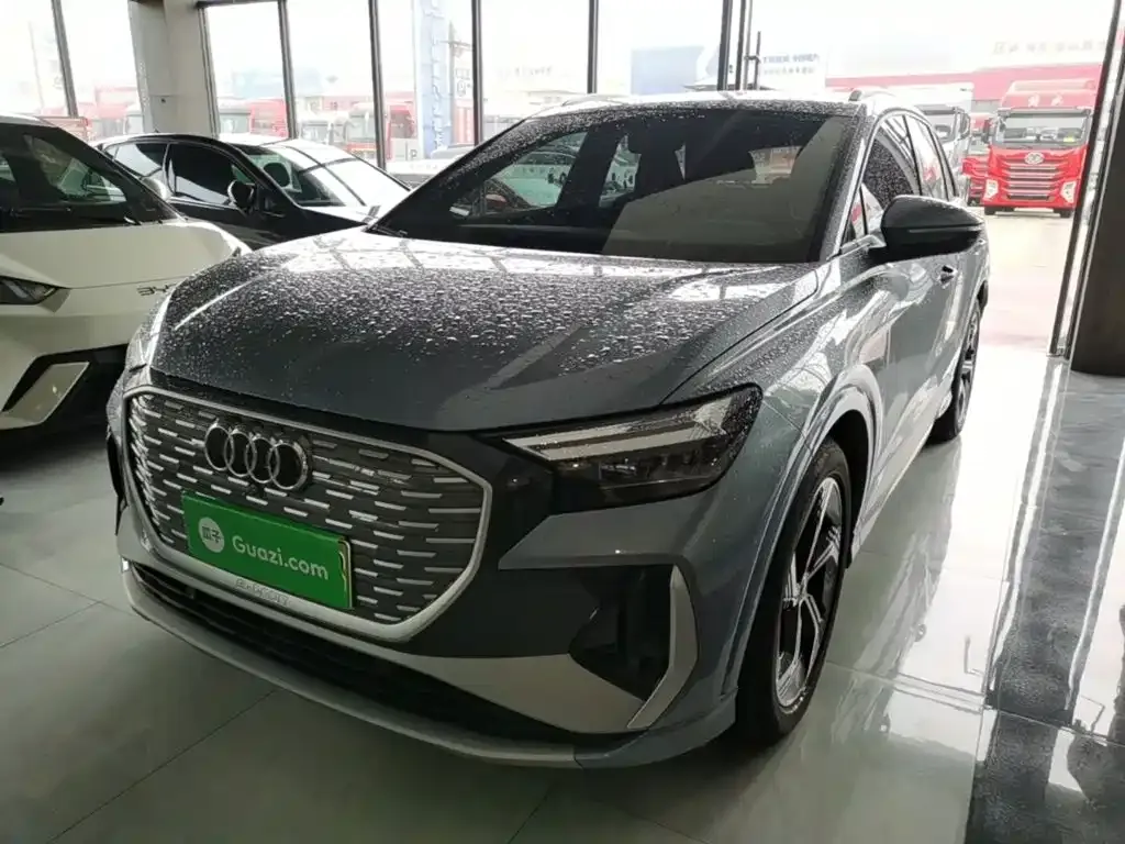 Audi Q4 e-tron — фото 1