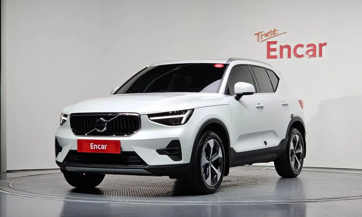 Volvo XC40 — фото 1