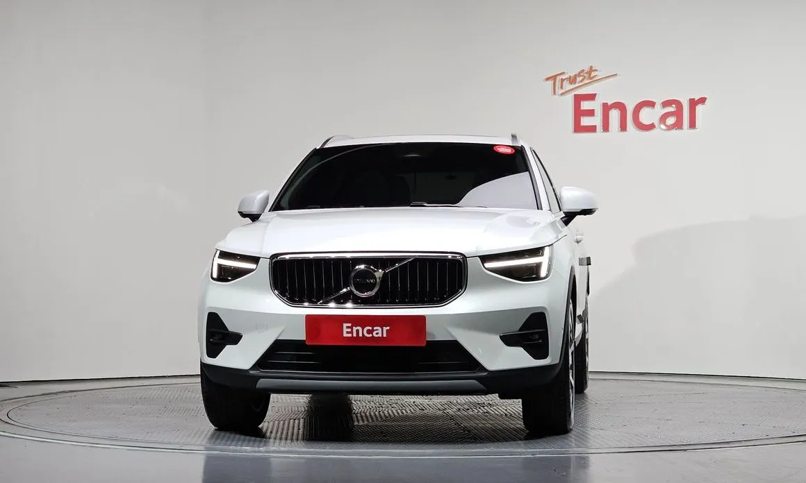 Volvo XC40 — фото 3