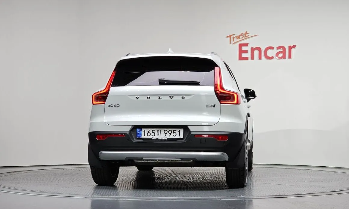 Volvo XC40 — фото 5