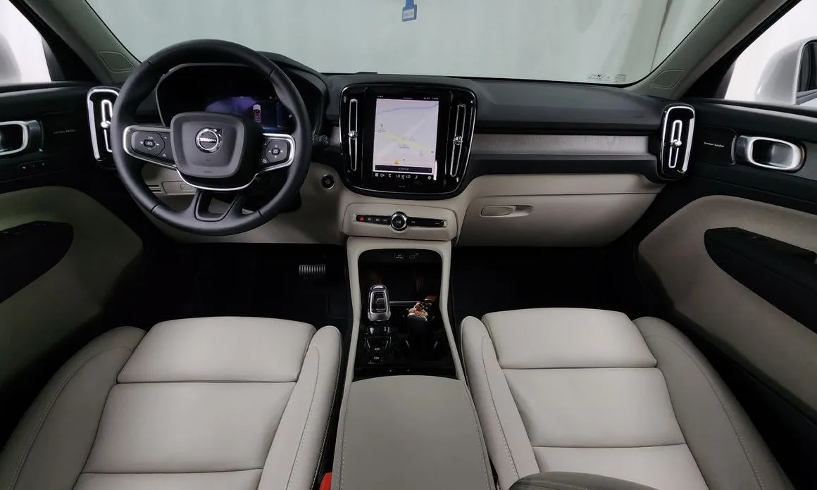 Volvo XC40 — фото 4
