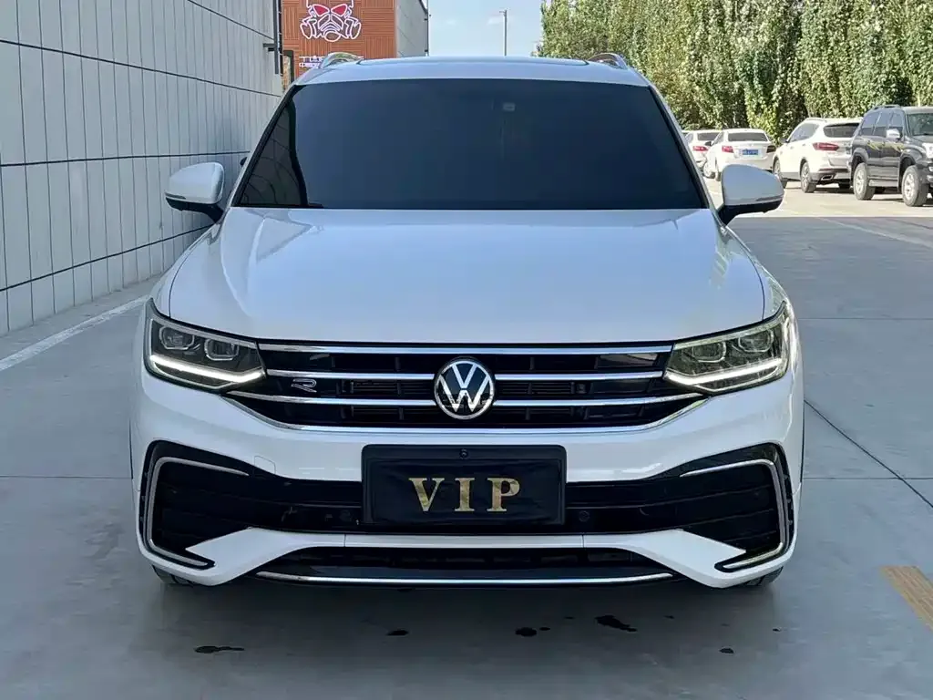 Volkswagen Tiguan L — фото 8