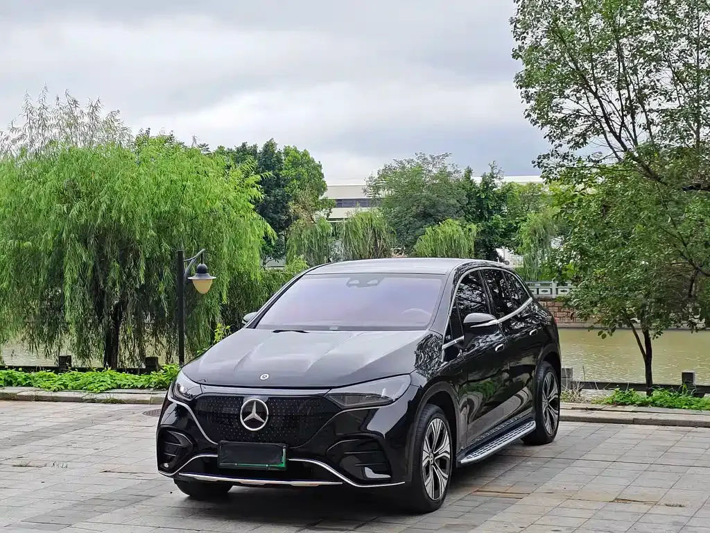 Mercedes-Benz EQE SUV — фото 1