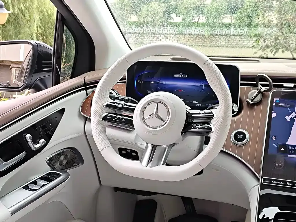 Mercedes-Benz EQE SUV — фото 7