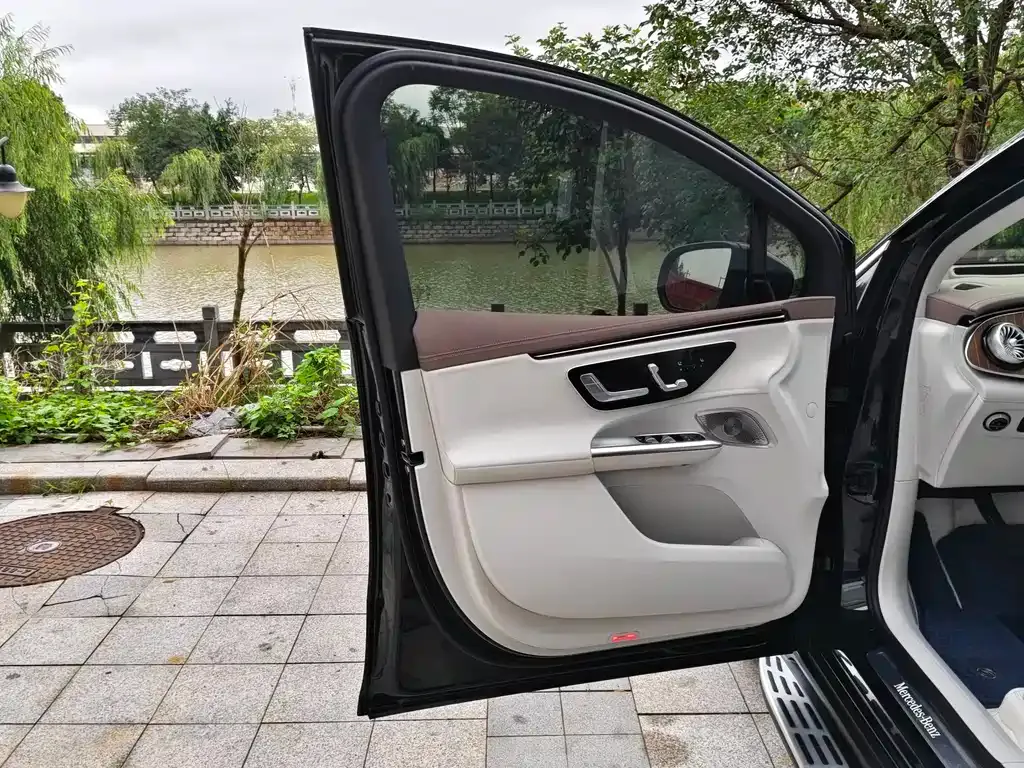 Mercedes-Benz EQE SUV — фото 10