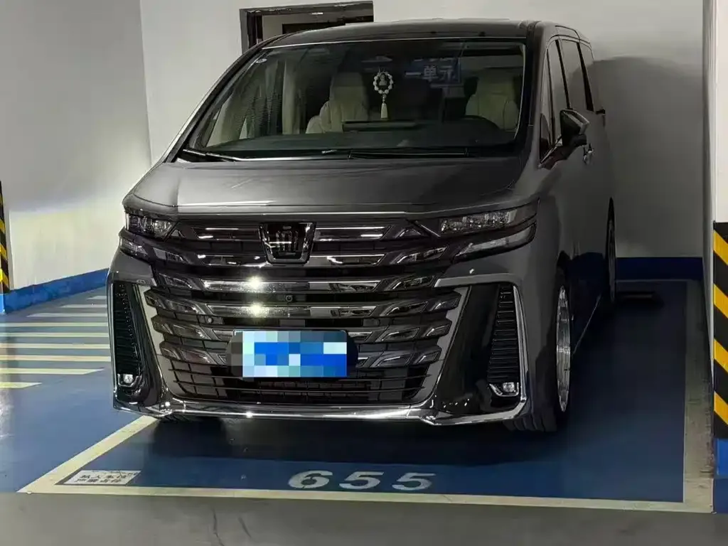 Toyota Vellfire — фото 1