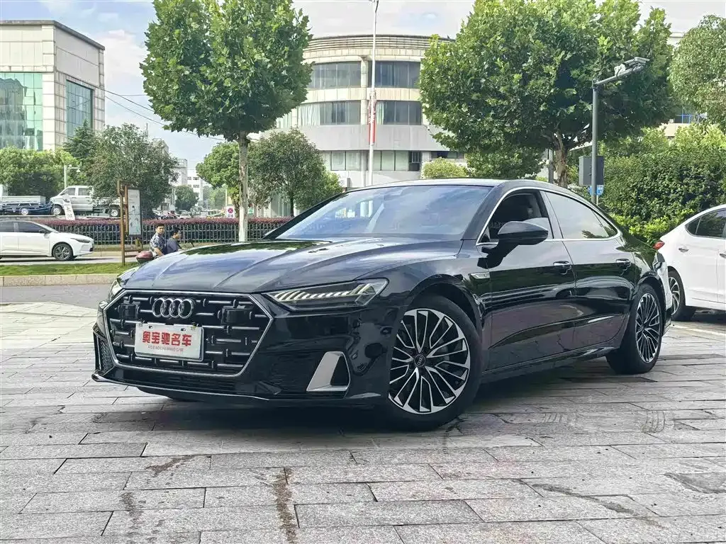 Audi A7L — фото 1