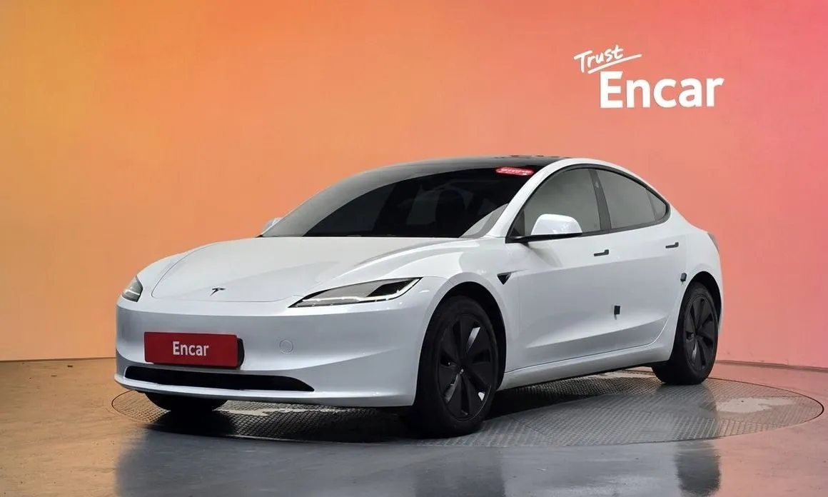 Tesla Model 3 — фото 1