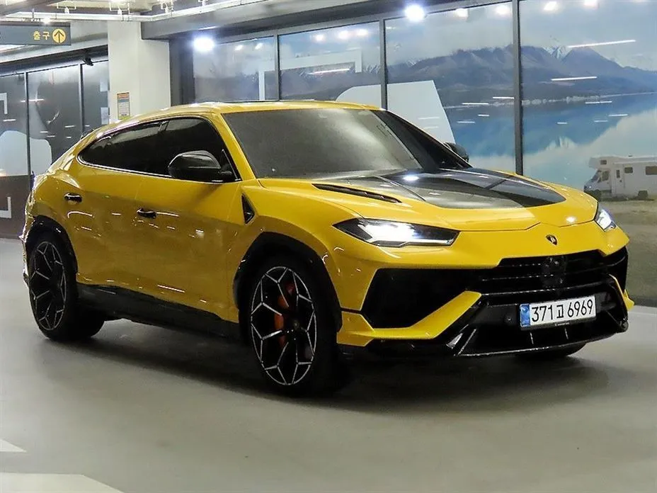 Lamborghini Urus — фото 1