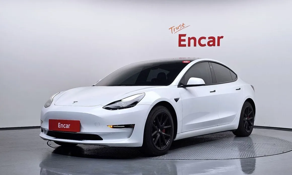 Tesla Model 3 — фото 1
