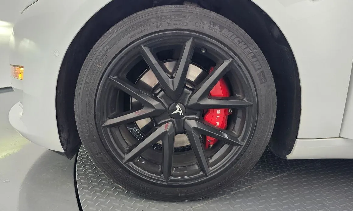 Tesla Model 3 — фото 10