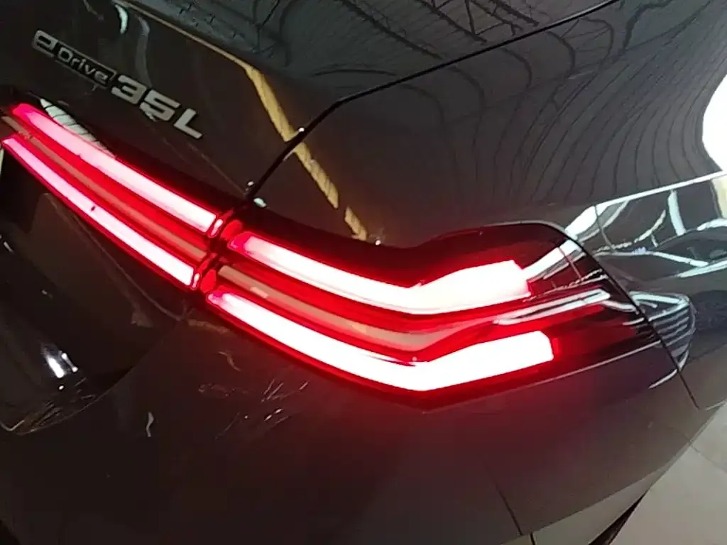 BMW i5 — фото 9