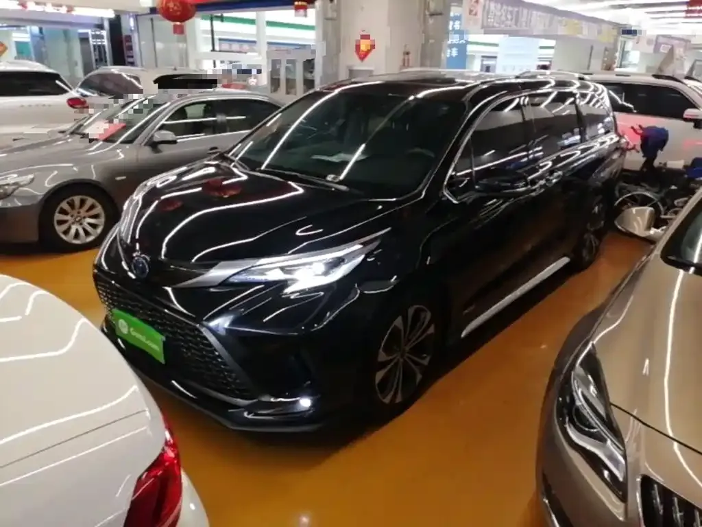 Toyota Granvia — фото 1