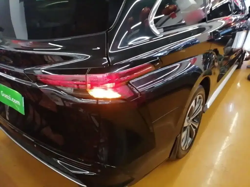Toyota Granvia — фото 3