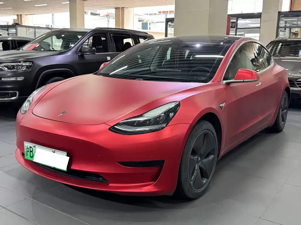 Tesla Model 3 — фото 1
