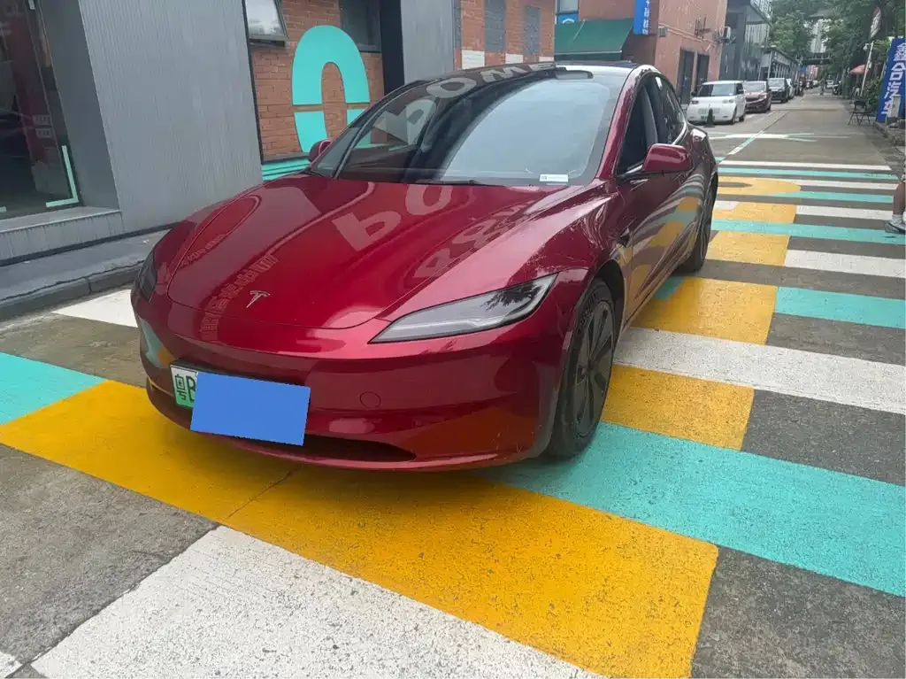 Tesla Model 3 — фото 1