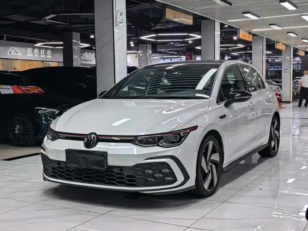 Volkswagen Golf GTI — фото 1