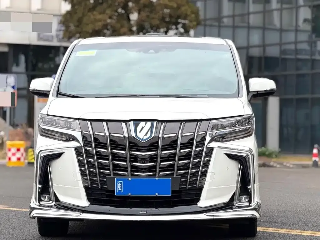 Toyota Alphard — фото 7