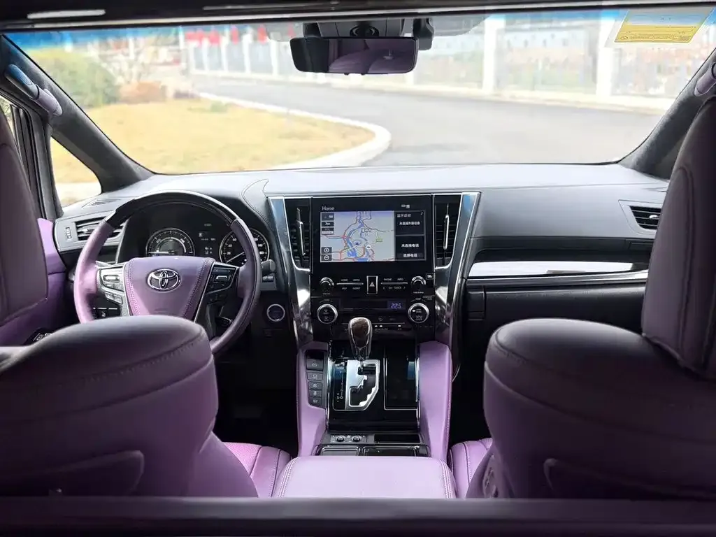 Toyota Alphard — фото 2