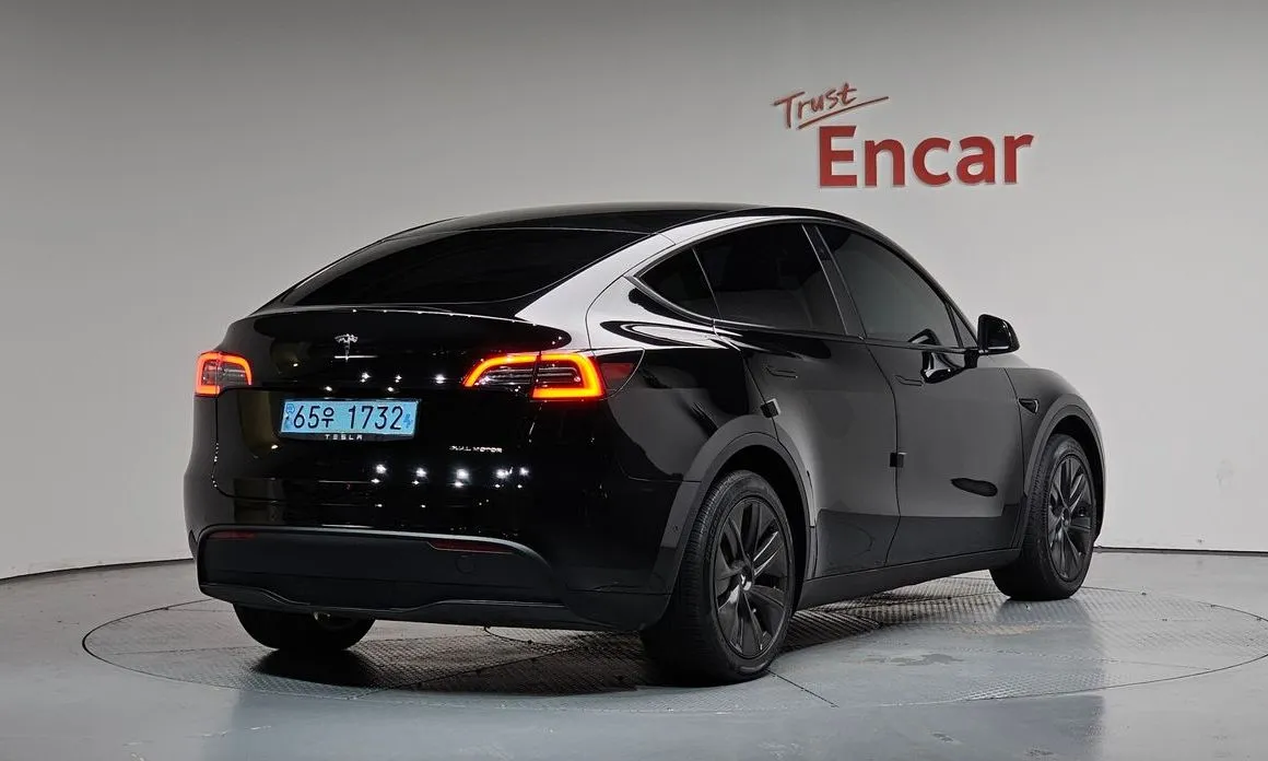 Tesla Model Y — фото 8