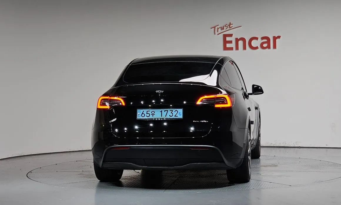 Tesla Model Y — фото 6
