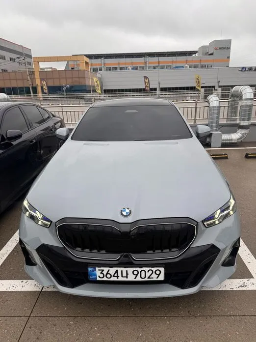 BMW 5-Series — фото 1