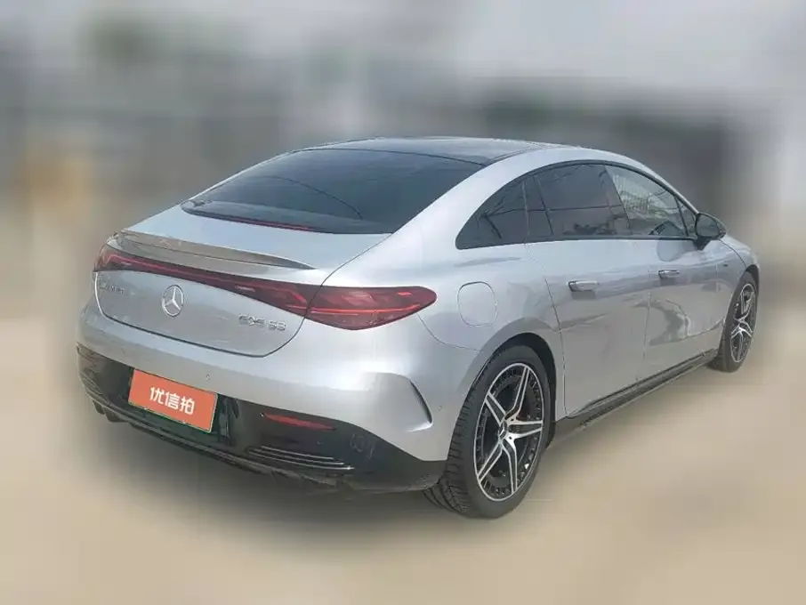 Mercedes-Benz EQE AMG — фото 6