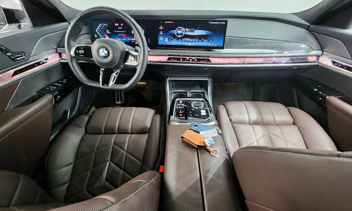 BMW 7-Series — фото 10