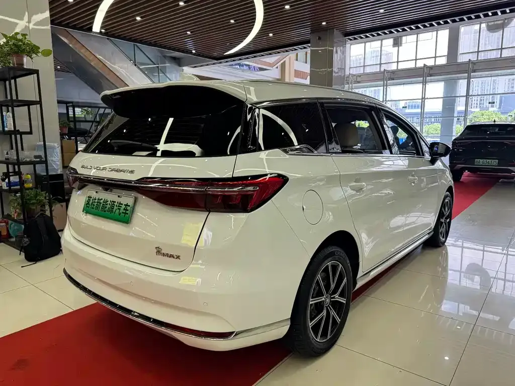 BYD MAX New Energy — фото 5