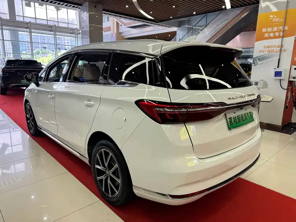 BYD MAX New Energy — фото 3